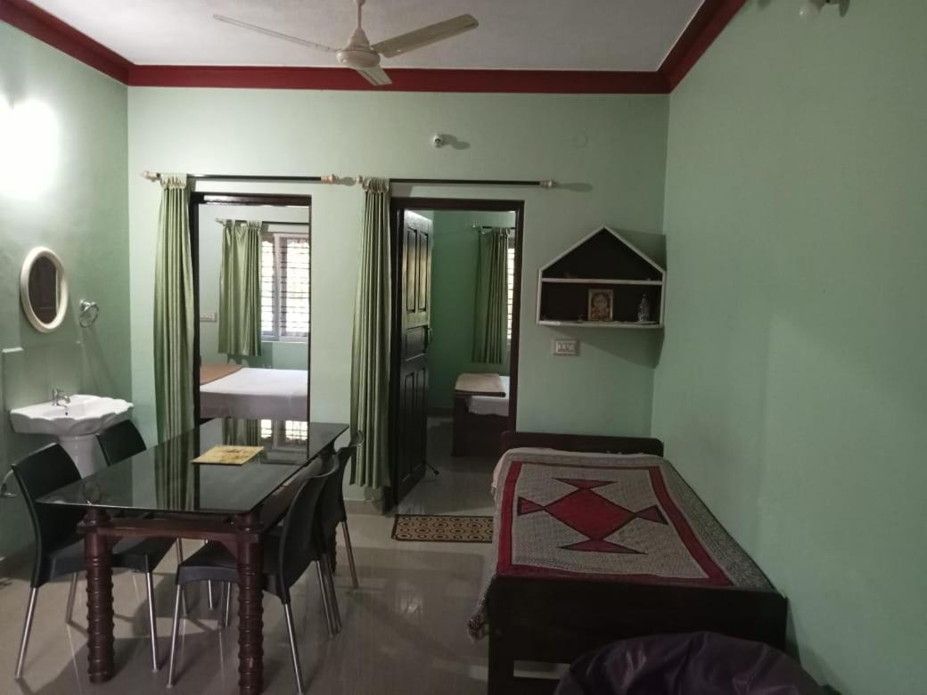 Krupa Homestay Madikeri Luaran gambar